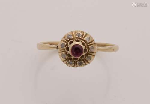 Yellow gold ring, 585/000, with ruby and diamond. Fine