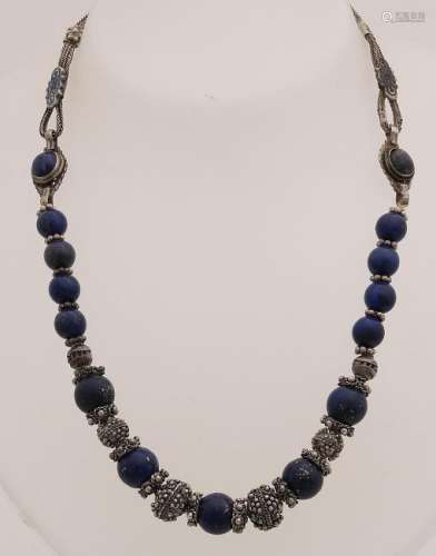 Necklace with silver pieces and decorated with lapis