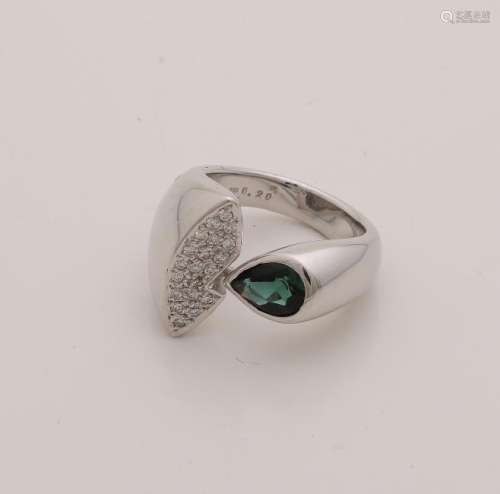 Heavy white gold ring 750/000 with a tourmaline and