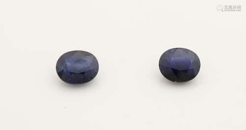 Lot with two sapphires oval faceted, 8.52 ct and 7.86