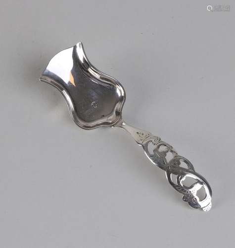 835/000 Beautiful ajour sawn silver tea shovel, with