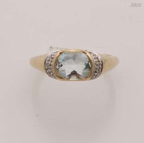 Ring, 375/000, with oval faceted light blue stone with