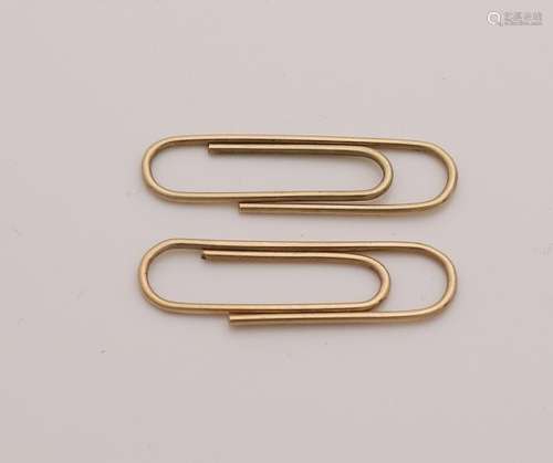 Two yellow gold paperclips, 585/000. 30x8mm. about 2