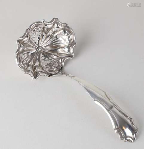 Silver spreader spoon, 833/000, with open-cut box and