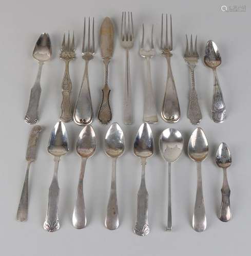 Lot with silver cutlery, with 8 teaspoons, a sugar