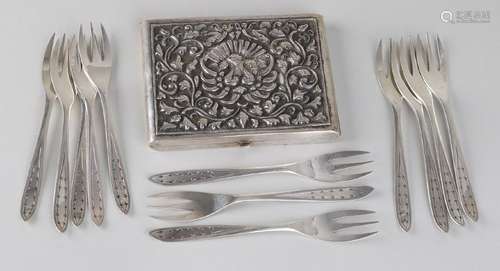 Silver box and cake forks, rectangular cigarette box