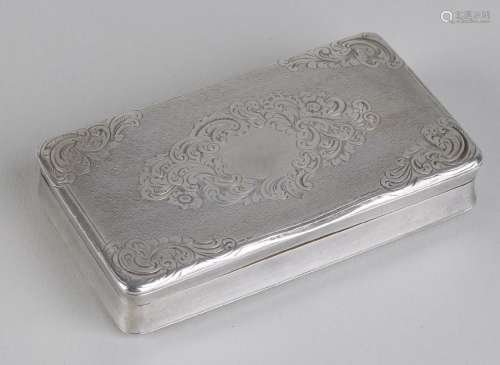 Silver snuff box, 950/000, rectangular model with