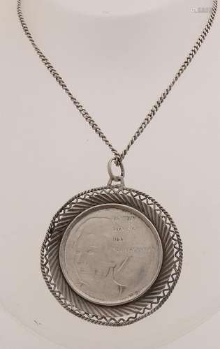 Silver necklace with coin pendant, 835/000, with a fl