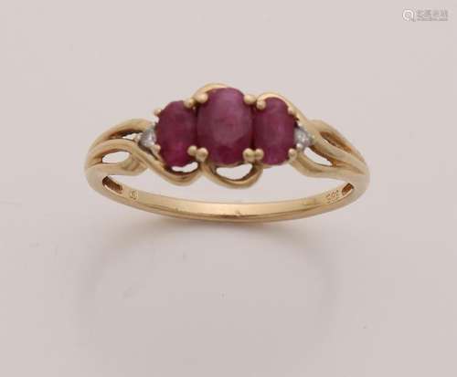 Yellow gold ring, 585/000, with ruby and diamond. Ring