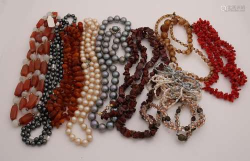 Lot with gemstones necklaces with among others blood