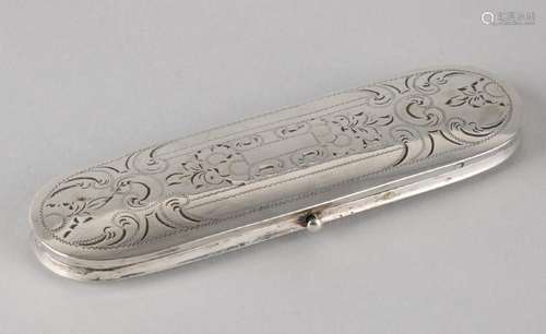 Silver glasses case, 833/000, decorated with engraving.