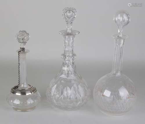 Lot with three crystal decanters with a round belly and