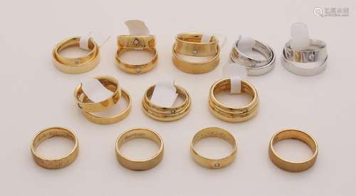 Lot with 8 pairs of gold on silver rings, and 4 single