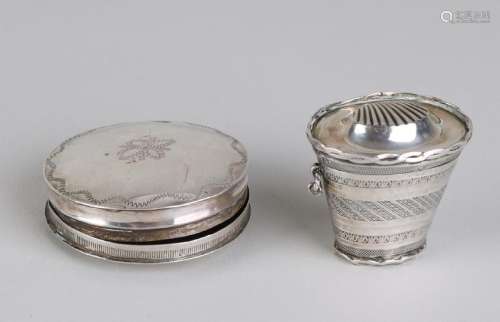 Silver peppermint and snuff box, 833/000. Round