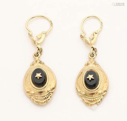 Yellow gold earrings, 585/000, with onyx. Brisures with