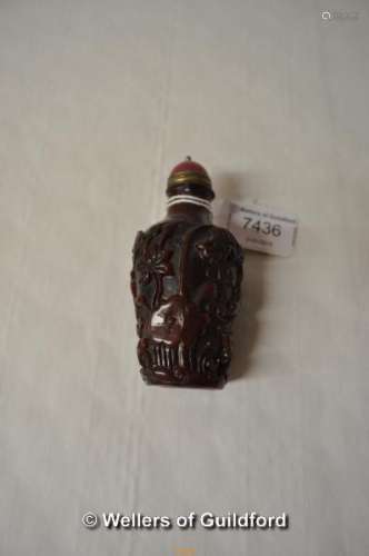 A large Chinese horn snuff bottle with foliate carving, 10.5cm.