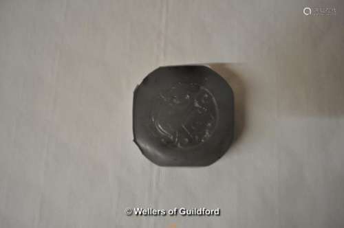 A Chinese hardstone seal with dragon carved to the top, 5cm diameter.