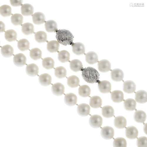 A cultured pearl single-strand necklace. Comprising 101