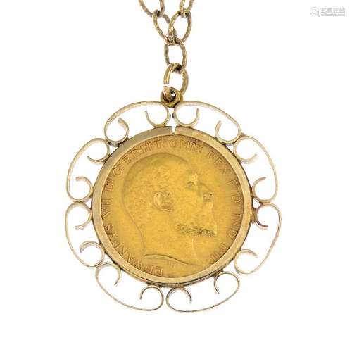 A half sovereign necklace. The mounted half sovereign