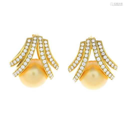 MIKIMOTO - A pair of South Sea cultured pearl and