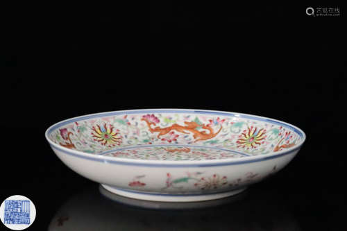 A FAMILLE ROSE WRAPPED LOTUS PATTERN PLATE