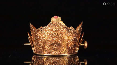 A GILT BRONZE CLOUD PATTERN CROWN