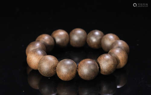 A CHENXIANG WOOD BEADS STRING BRACELET