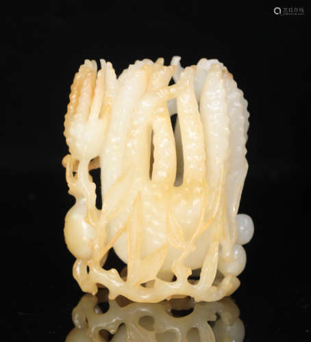 A HETIAN JADE CARVED CHAYOTE SHAPED PENDANT