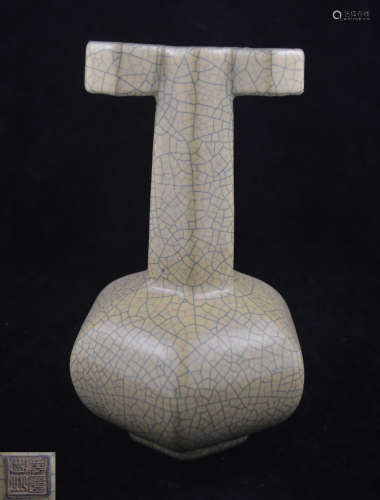 A GEYAO DOUBLE-SQUARE-EAR VASE