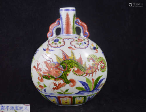 A WUCAI PIXIU PATTERN MOON-FLASK VASE