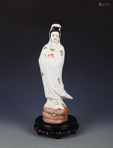 FAMILLE ROSE PORCELAIN GUANYIN STATUES