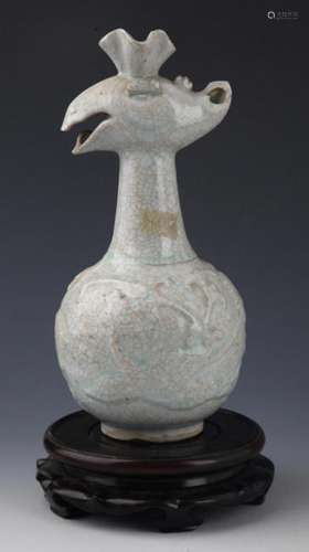 A FINELY MADE PHOENIX SHAPE PORCELAIN BOTTLE