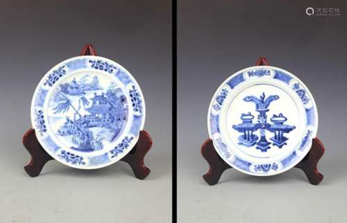 PAIR OF BLUE AND LANDSCAPING WHITE PORCELAIN PLATE