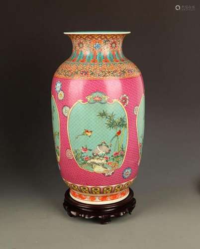 A FAMILLE ROSE PEONY FLOWER PATTERN PORCELAIN VASE