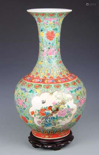 A FAMILLE VERTE FLOWER AND BIRD PATTERN PORCELAIN VASE