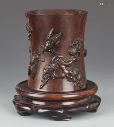 A FINE CICADA CARVING RED WOOD BRUSH POT