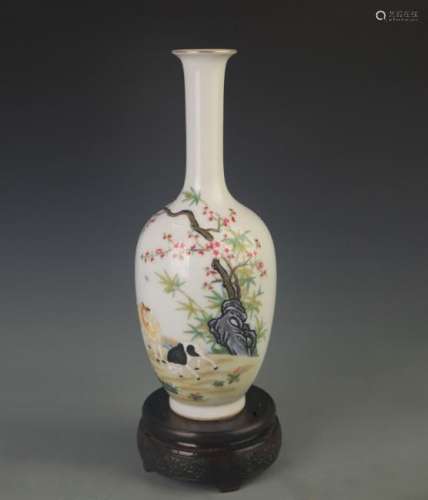 A FAMILLE ROSE THREE SHEEP PATTERN LONG NECK VASE