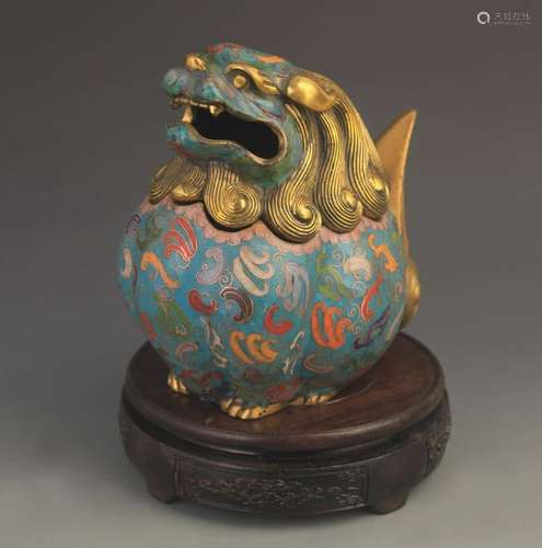 A CLOISONNE ENAMEL LION FIGURE AROMATHERAPY