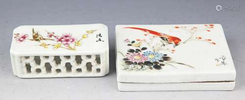 A COLORFUL PAINTED PORCELAIN BRUSH STAND