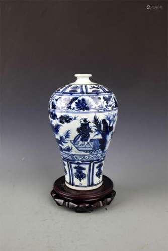 A LARGE TALL BLUE AND WHITE PORCELAIN MEI BOTTLE