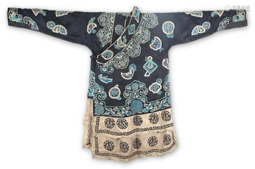 A BLACK COLOR CHINESE EMBROIDERED ROBE