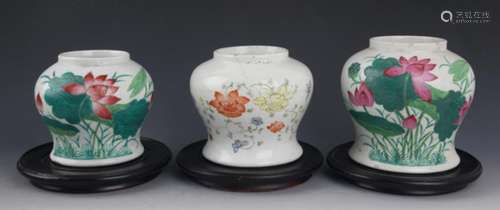 A GROUP OF THREE FINELY PAINTED PORCELAIN JAR