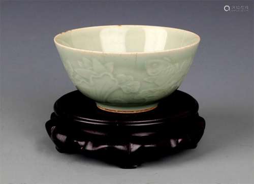 A LONG QUAN KILN PORCELAIN BOWL