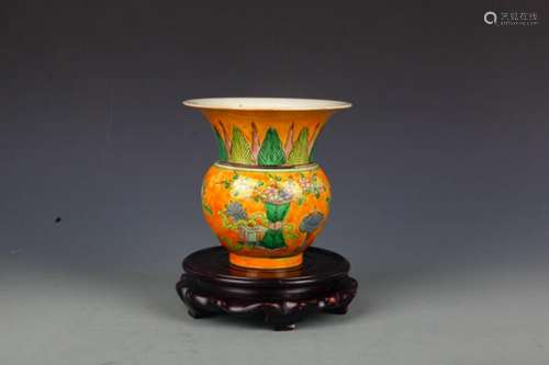 A YELLOW GROUND SAN CAI COLOR SPITTOON