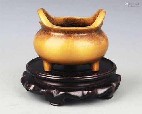 A TRIPOD FOOT DOUBLE EAR BRONZE CENSER