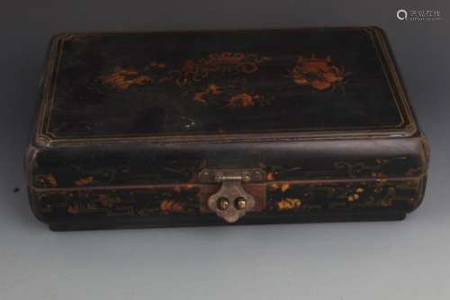 A FINE GILT LACQUERED WOOD JEWELRY BOX