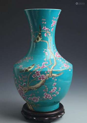 A TURQUOISE COLOR GROUND FAMILLE ROSE VASE