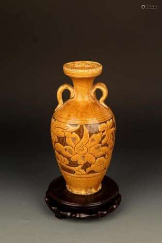 A YELLOW GROUND FLOWER CARVING PORCELAIN BOTTLE