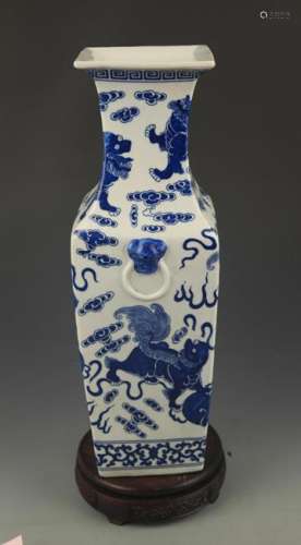 BLUE AND WHITE LION PLAYING SQUARE VASE