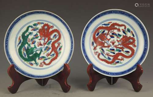 PAIR OF DOU CAI COLOR DRAGON PAINTED PLATE
